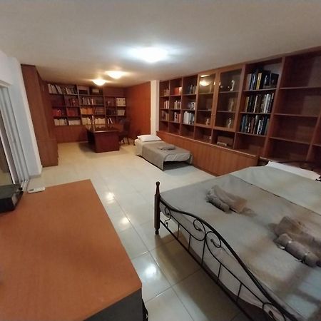 הרקליון Bibliotheque Vintage Studio & Easy Garden מראה חיצוני תמונה